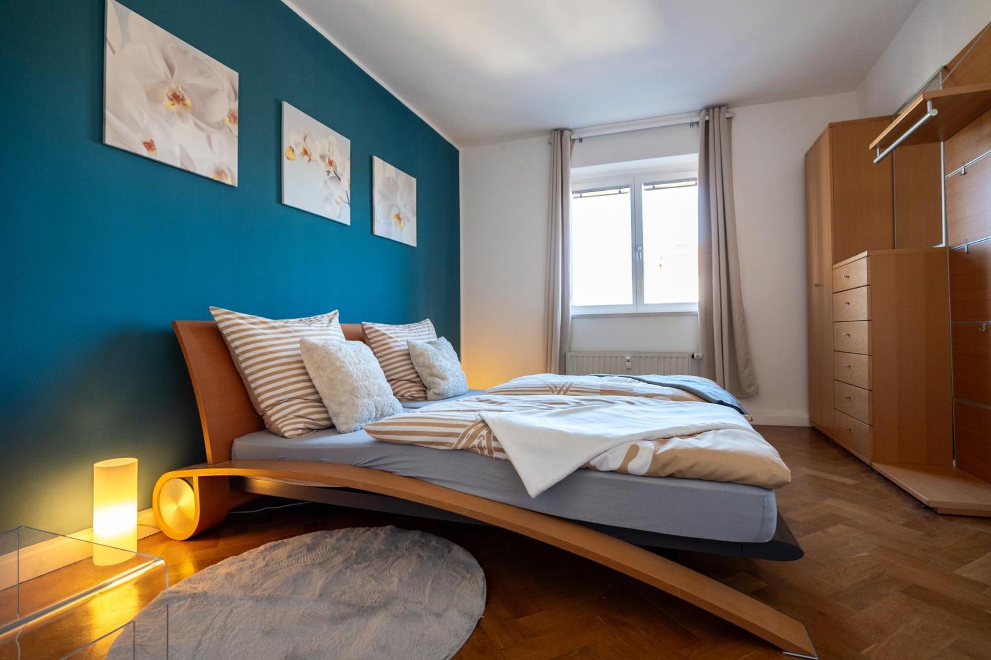 Doppelhaus- Villa Leipzig Schleussig , Moderner Altbau Apartment Dachetage Mit 2 Schlafzimmern Und Separatem Zusatzzimmer , Parkplatz - Balkon - Kamin - Eicheparkett - Arbeitsplatz Eksteriør bilde