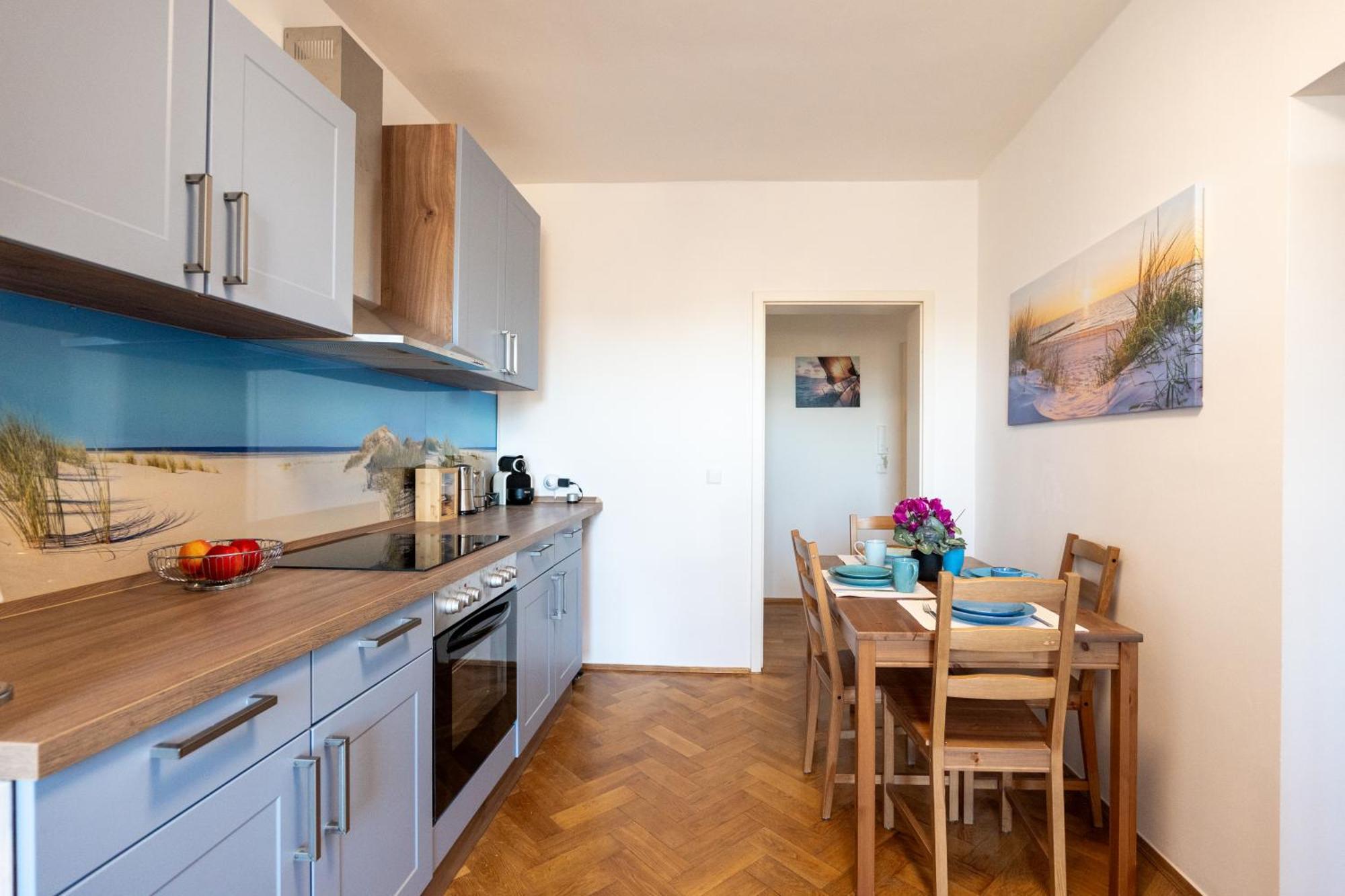 Doppelhaus- Villa Leipzig Schleussig , Moderner Altbau Apartment Dachetage Mit 2 Schlafzimmern Und Separatem Zusatzzimmer , Parkplatz - Balkon - Kamin - Eicheparkett - Arbeitsplatz Eksteriør bilde