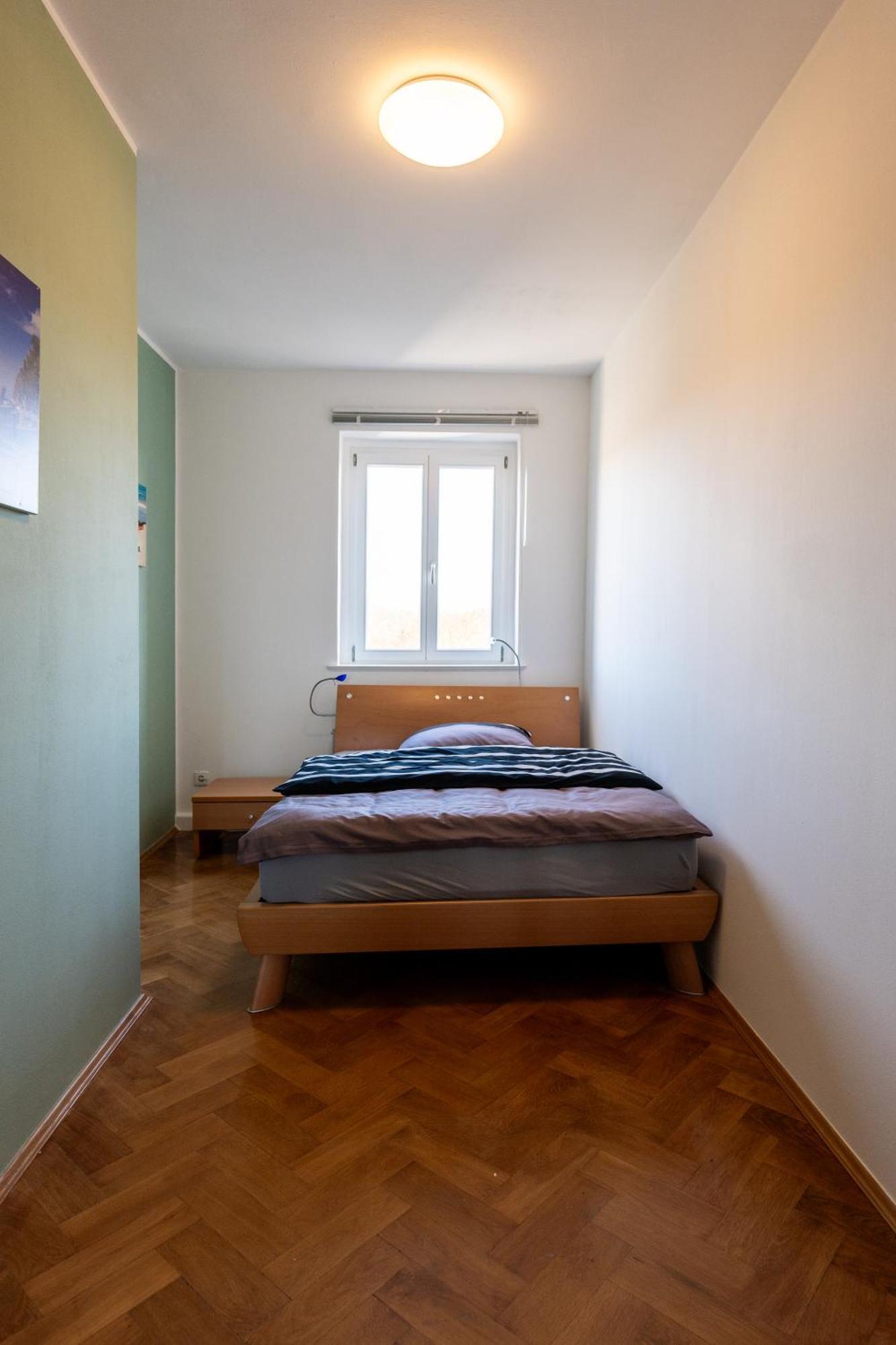 Doppelhaus- Villa Leipzig Schleussig , Moderner Altbau Apartment Dachetage Mit 2 Schlafzimmern Und Separatem Zusatzzimmer , Parkplatz - Balkon - Kamin - Eicheparkett - Arbeitsplatz Eksteriør bilde