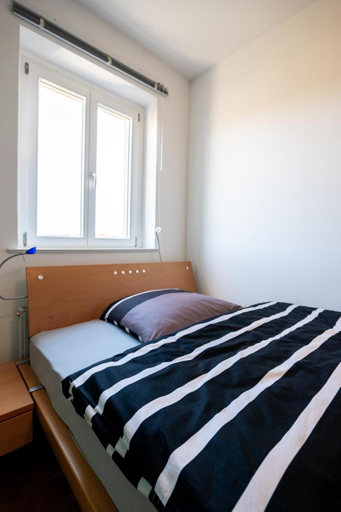Doppelhaus- Villa Leipzig Schleussig , Moderner Altbau Apartment Dachetage Mit 2 Schlafzimmern Und Separatem Zusatzzimmer , Parkplatz - Balkon - Kamin - Eicheparkett - Arbeitsplatz Eksteriør bilde