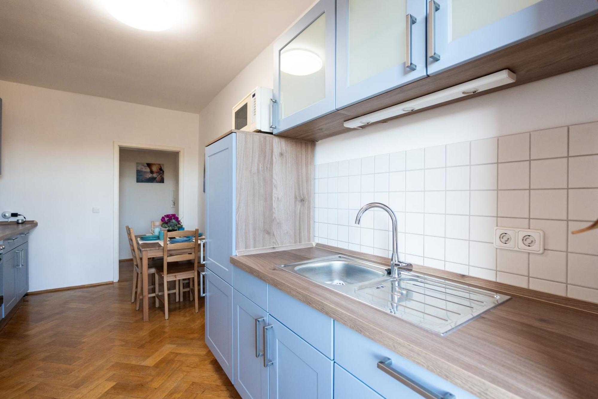 Doppelhaus- Villa Leipzig Schleussig , Moderner Altbau Apartment Dachetage Mit 2 Schlafzimmern Und Separatem Zusatzzimmer , Parkplatz - Balkon - Kamin - Eicheparkett - Arbeitsplatz Eksteriør bilde
